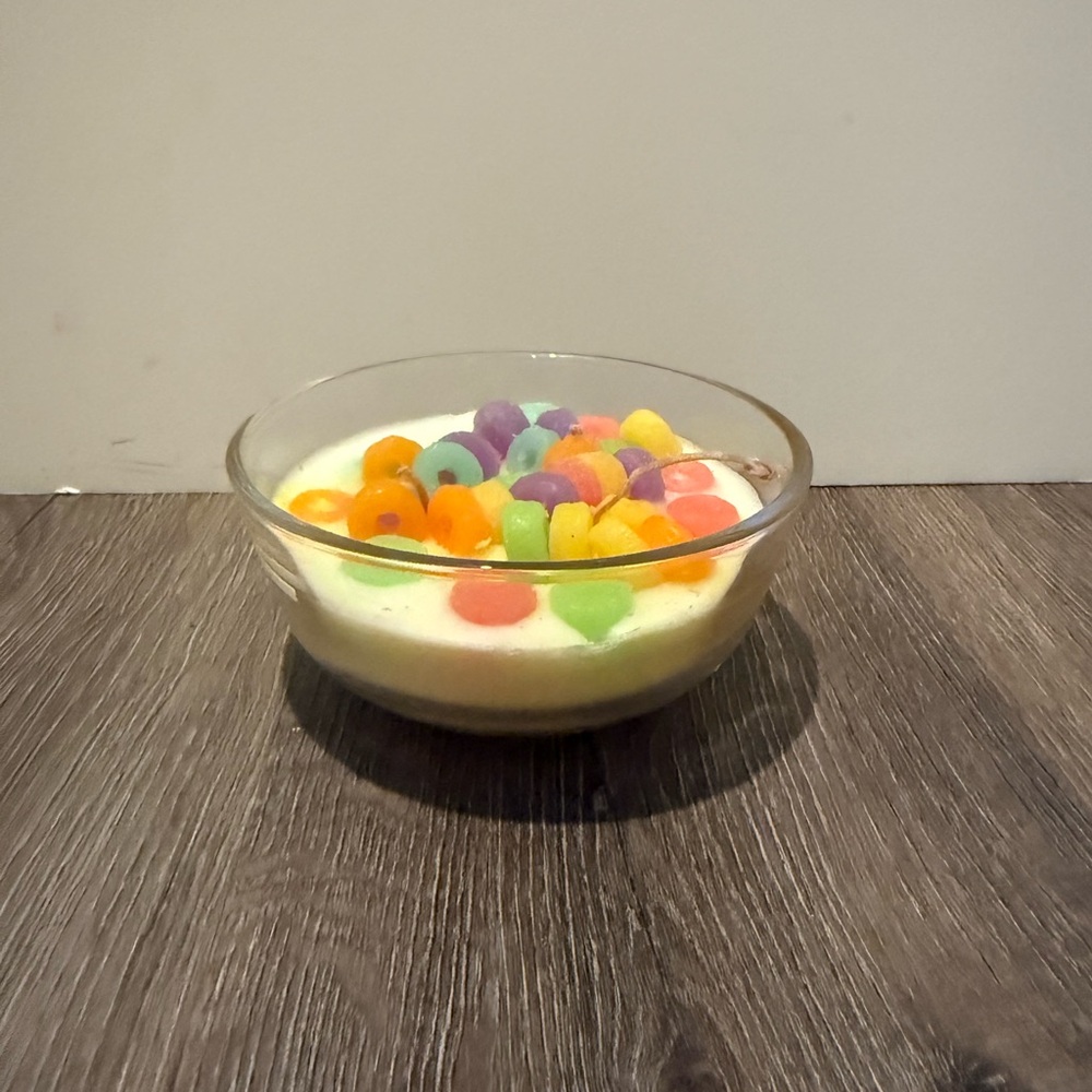 Cute Colorful Frosted Loops Candle- NWT - Picture 2 of 3
